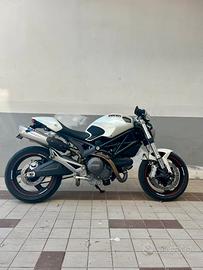 Ducati monster 696