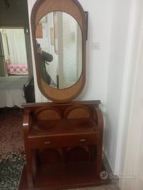 ingresso  in legno  buone condizioni