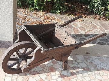 Carriola in legno antica