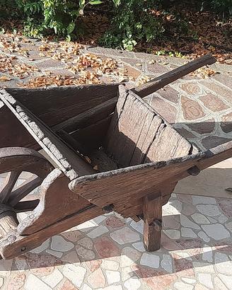 Carriola in legno antica