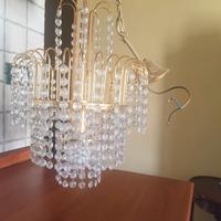 Lampadario a gocce con cristalli pendenti