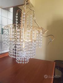 Lampadario a gocce con cristalli pendenti