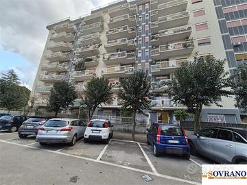 CASTELLANA: PIANO RIALZATO CON POSTO AUTO