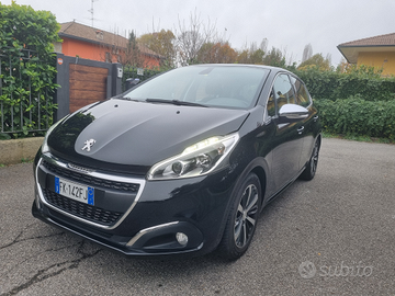 Peugeot 208 tenuta bene