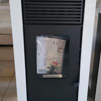 Stufa a pellet 13 kW nuova
