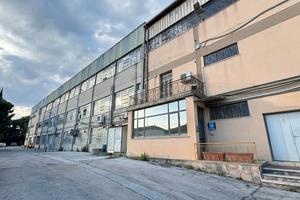 Stabile pluriuso con uffici