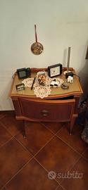 Comodino Vintage in Legno con Anta a Ribalta e Rip
