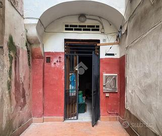 MONOLOCALE A SALERNO