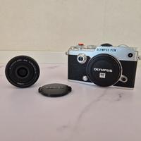 Mirrorless Olympus Pen F + obiettivo Lumix 14mm e 