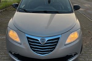 Lancia Ypsilon Benzina/Gpl Gold silver platinum