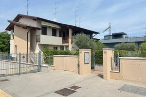 2 LOCALI A PESCHIERA DEL GARDA