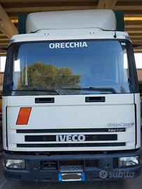 Camion Iveco con sponda idraulica