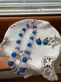 Collana e orecchini in pietra bicolore