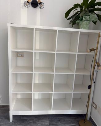 KALLAX BIANCO IKEA + BASE IN FERRO BIANCO