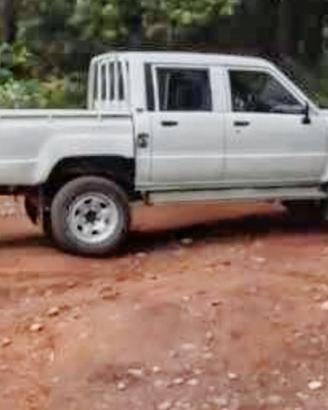 Toyota hilux 1987  vari pezzi 