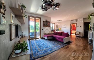 VILLA A SCHIERA A MONZA