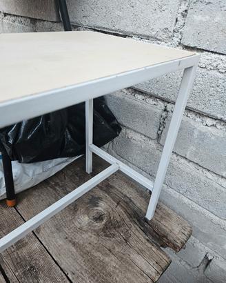 Banchetto in Ferro con Piano in Legno – 70×50 cm –