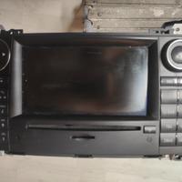 Radio, monitor e DVD.