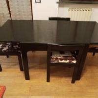 Tavolo da pranzo con sedie
