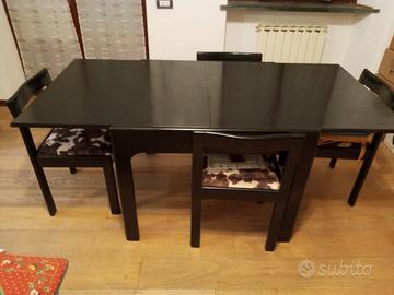 Tavolo da pranzo con sedie