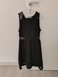 Vestito nero senza maniche con dettagli in pizzo