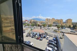 Locale Arredato Parcheggi Vigilanza Panoramico
