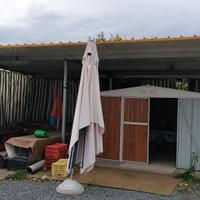 Tettoia con casetta in alluminio