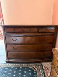 Comò in legno massello stile classico
