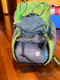 zaino da campeggio con sacco a pelo