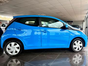 Toyota Aygo 1.0 VVT-i 69 CV 5 porte x-play