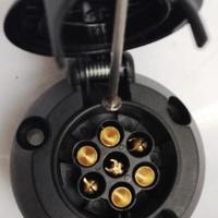 Presa 7 poli che si attacca al gancio di traino