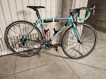 Bianchi full carbon . Ultegra 10V