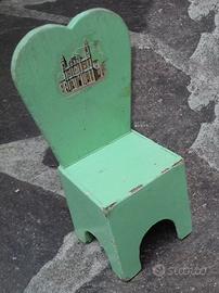 Giocattolo vintage: sedia in legno dipinto smalto