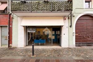 NEGOZIO A DESENZANO DEL GARDA