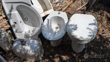Sanitari bagno usati:WC, Vaschetta, Bidet,  Lavabo