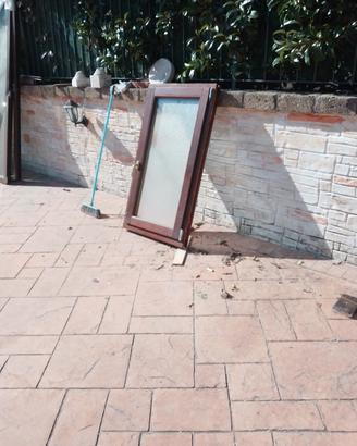 finestra in legno
