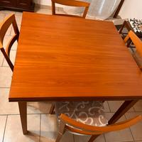 tavolo in legno cigliegio