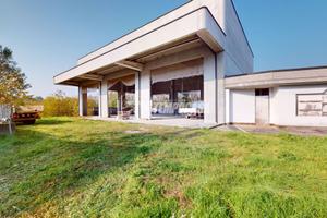 Capannone a La Morra