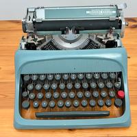 Macchina da scrivere Olivetti Lettera 32