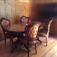 Tavolo ovale da sala con sedie