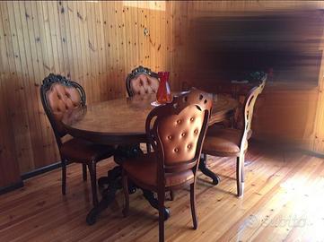 Tavolo ovale da sala con sedie