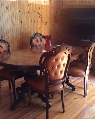 Tavolo ovale da sala con sedie