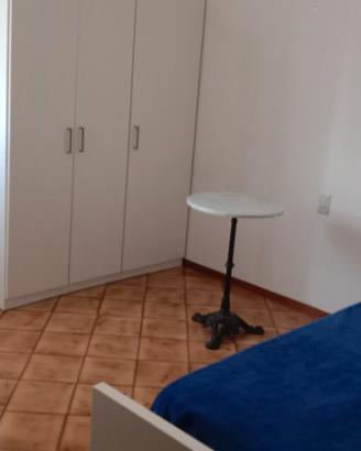 Camera per solo donne a Campi b.zio