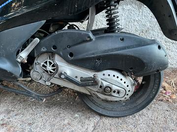 Blocco motore runner 180 2t dado esterno