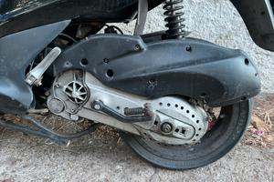 Blocco motore runner 180 2t dado esterno
