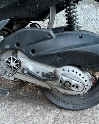 Blocco motore runner 180 2t dado esterno