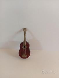 Mini chitarra in legno e argento