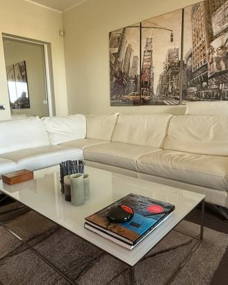 Divano angolare in pelle bianca Natuzzi