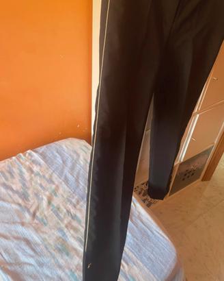 Pantalone classico nero.