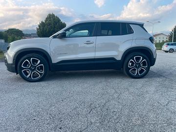 Jeep Avenger 1.2 Turbo 100 CV Summit si neopatenat